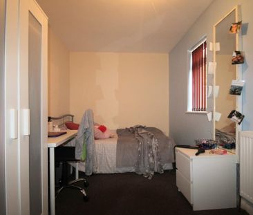 5 bedroom semi-detached house to rent - Photo 4