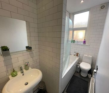 Newport Gardens, Burley, LS6 3DA, Leeds - Photo 3