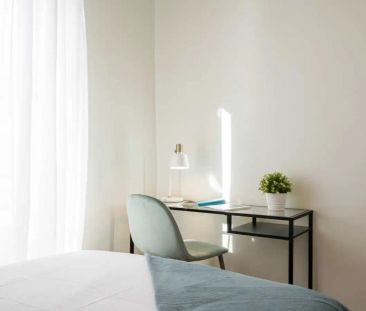 Room in a shared 17-bedroom apartment for rent in Vallehermoso - Foto 5