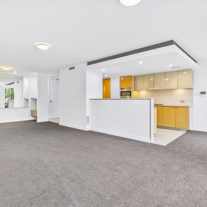 Spacious 3 Bed Apartment in Security Building with Lift Access & Double Parking. - Photo 1