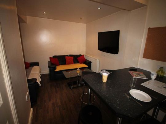 4 bedroom apartment to rent - Photo 1