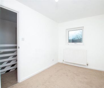 3 bedroom end of terrace house to rent - Photo 2