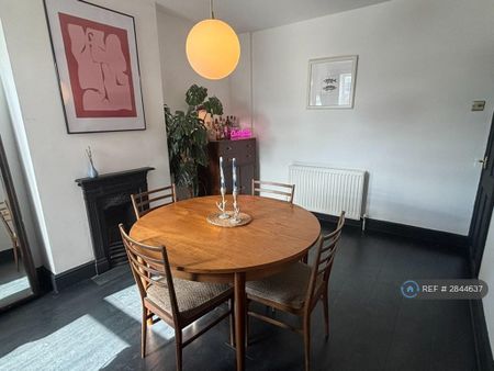 3 bedroom maisonette to rent - Photo 3