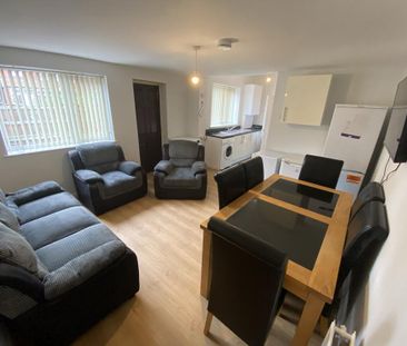 6 bedroom semi-detached house to rent - Photo 2