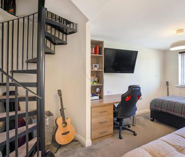 4 bedroom detached house to rent - Photo 4