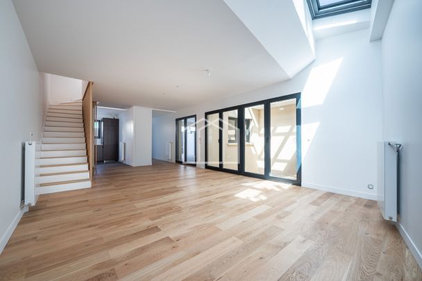 Tout savoir sur cette maison dans le quartier République, à Suresnes - Photo 1