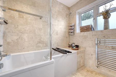 3 Bedroom House - Terraced - Photo 5