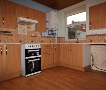 2 bedroom end of terrace house to rent - Photo 6