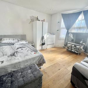 House share to rent - Photo 2