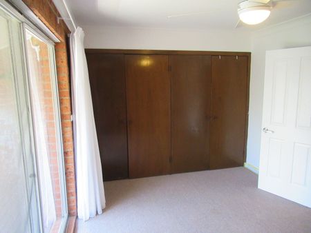 Upmarket Townhouse - Photo 3