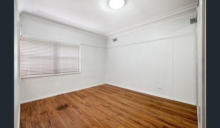 Stunning 3-Bedroom House in Campbelltown - Photo 2