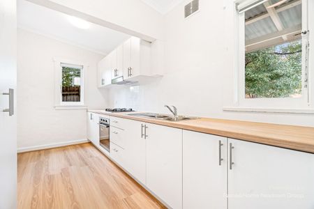 Beautifully Renovated Federation Home with Huge Backyard - Ideal for Garden Enthusiasts - Photo 4