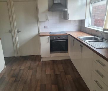 3 bedroom end of terrace house to rent - Photo 5