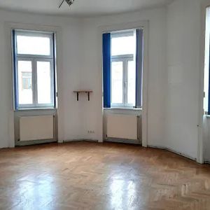 14., Zwei Zimmer Wohnung mit kleinen Schönheitsfehlern für Studentenpärchen! - Photo 1