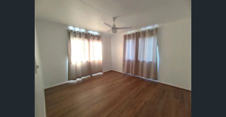 Great 4 bedroom highset, with polished timber floorboards throughout. - Photo 2