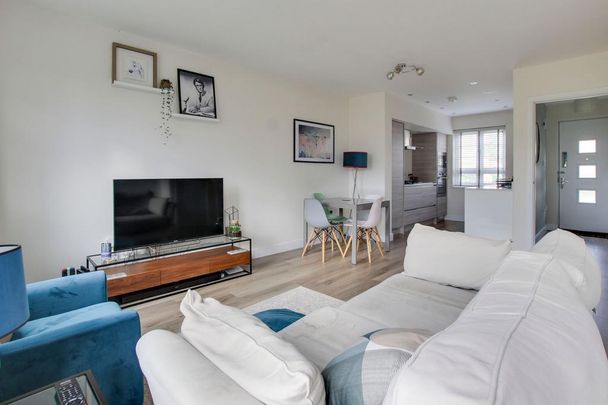 2 bedroom end of terrace house to rent - Photo 1