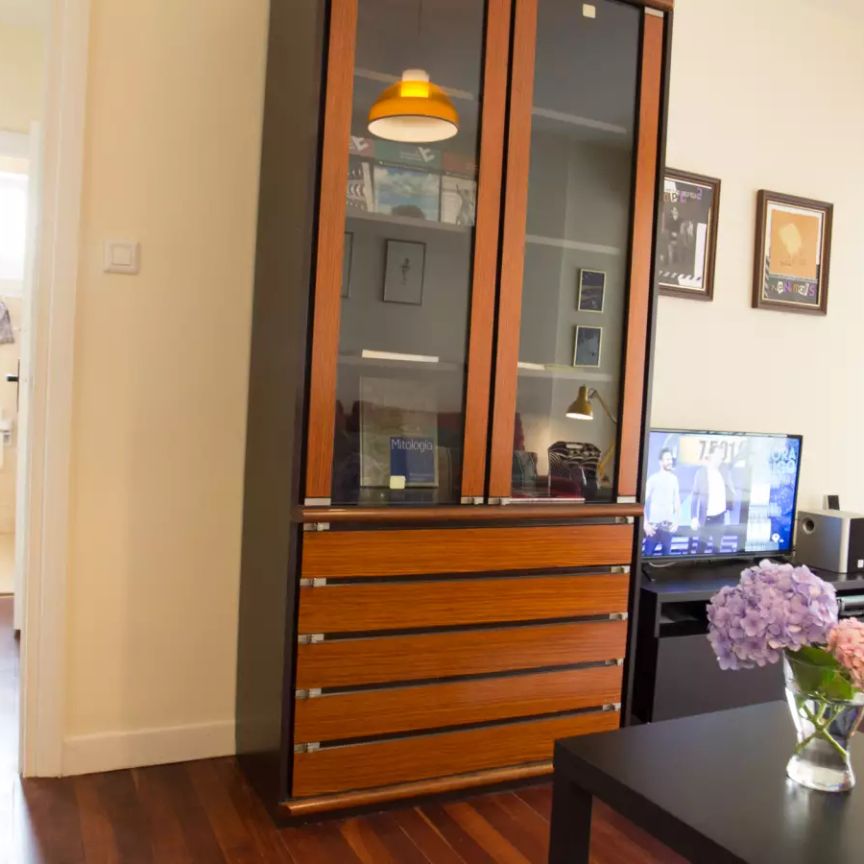 Double bed in Rooms for rent in stylish 3-bedroom apartment in Getxo area - Photo 1
