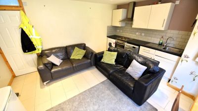 1 bedroom Flat in Midland Road, Leeds - Photo 1