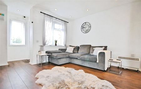 Pond Road, Egham, Surrey, TW20 8BG - Photo 3