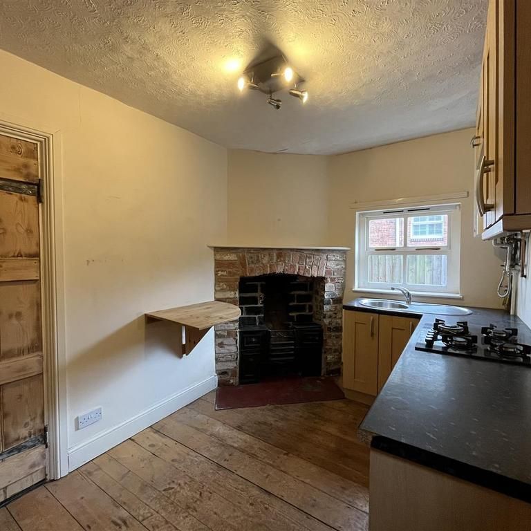 2 bedroom terraced house to rent - Photo 1