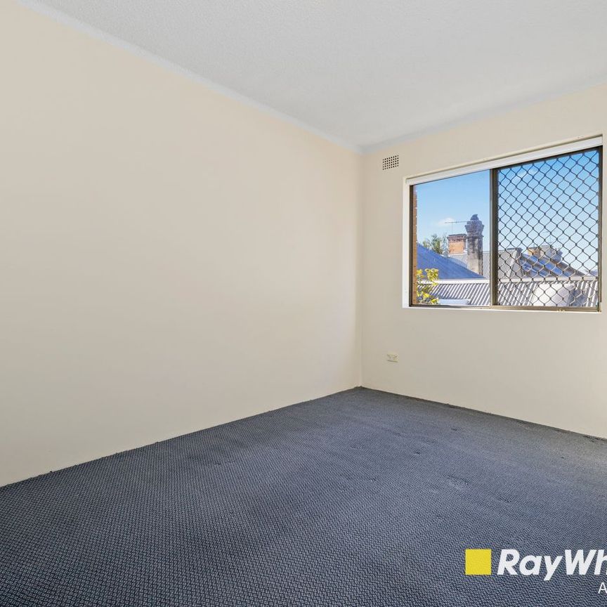 Stylish One-Bedroom Apartment in the Heart of Enmore - Photo 1