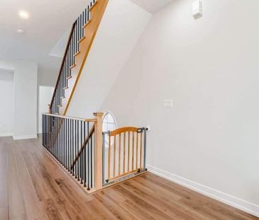 For Lease - 239 Harding Park, Newmarket, Ontario - Photo 2