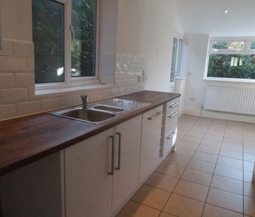 4 bedroom semi-detached house to rent - Photo 5