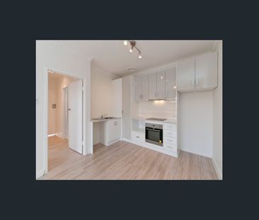 Fully renovated 1 bedroom unit in a great location! - Photo 3
