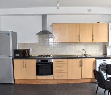 4 bedroom apartment to rent - Photo 5