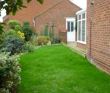 3 bedroom semi-detached house to rent - Photo 2