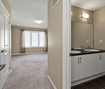 For Lease - 15 Gregory Avenue, Collingwood, Ontario - Photo 2