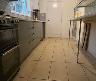 3 bedroom terraced house to rent - Photo 6