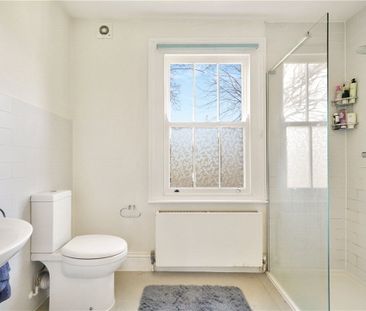 A spacious and bright, 2 double bedroom, upper maisonette. EPC rati... - Photo 3