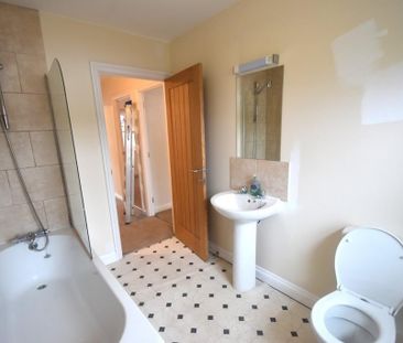 3 bedroom terraced house to rent - Photo 6