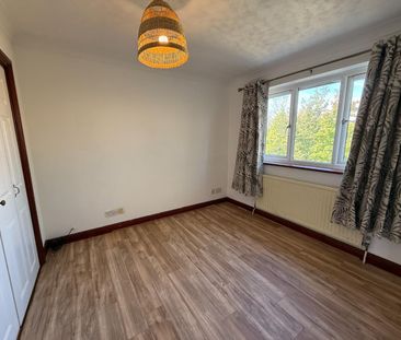 3 Bed House - Detached - Photo 6