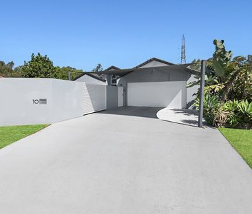 10 Cutwater Close, Clear Island Waters QLD 4226 - House For Rent | ... - Photo 4