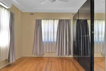 Classic Comfort in Centenary Heights - Photo 4