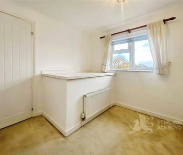 Applegarth Avenue, Guildford, Surrey, GU2 8LX - Photo 4