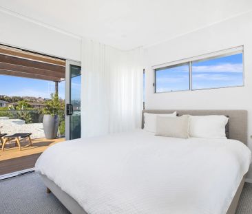 Luxury Reimagined: Three-Level Coastal Masterpiece - 250 Metres fro... - Photo 3