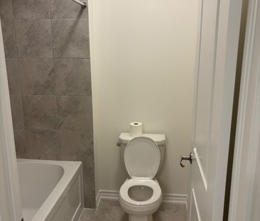 For Lease - 7 Mckernan Avenue, Brantford, Ontario - Photo 4