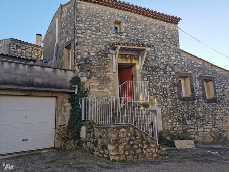 Belle maison meublée située au cœur du village de LA GARDE ADHEMAR (26) avec 3 terrasses et garage - Photo 3