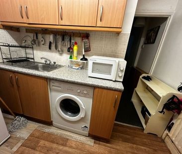 Room in a Shared Flat, Sandringham Road, NW2 - Photo 3
