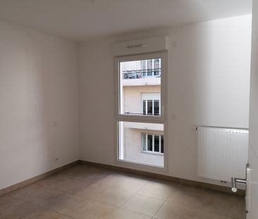 Location Appartement 3 pièces 63m² NICE 06100 - Photo 3