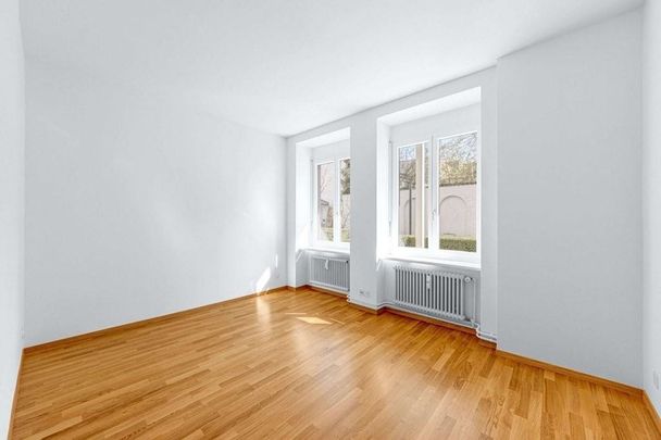 Generous living space for young couple - Photo 1