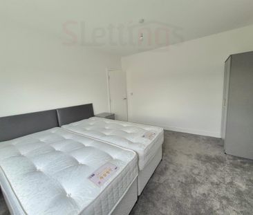 4 bedroom semi-detached house to rent - Photo 5