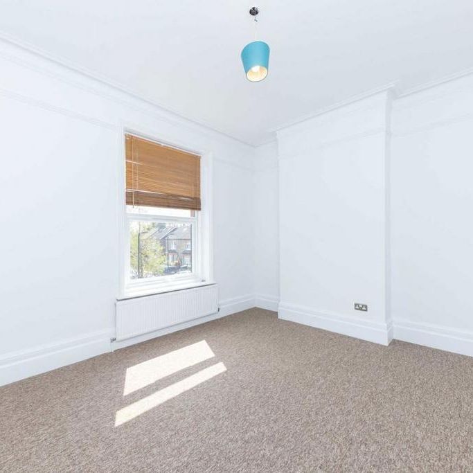 4 bedroom flat to rent - Photo 1