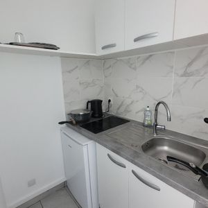 Location Appartement 1 pièce 18m² MAUBEUGE 59600 - Photo 2