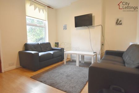 5 Bedroom Semi-Detached House - Photo 2