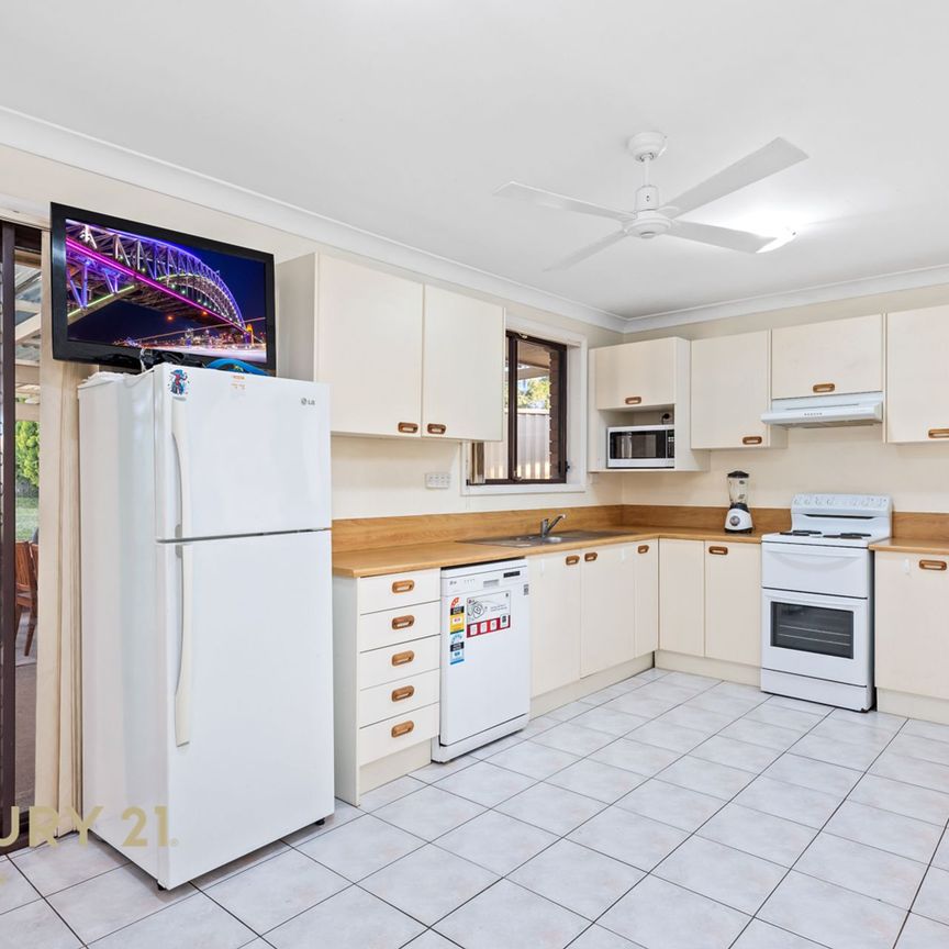 Lovely 3 Bedroom Home - Photo 1