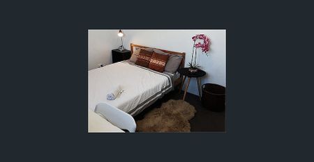 Large ROOM. Nice house. Free WIFI! Beautiful Double storey house. WALK TO ALL. - Photo 3